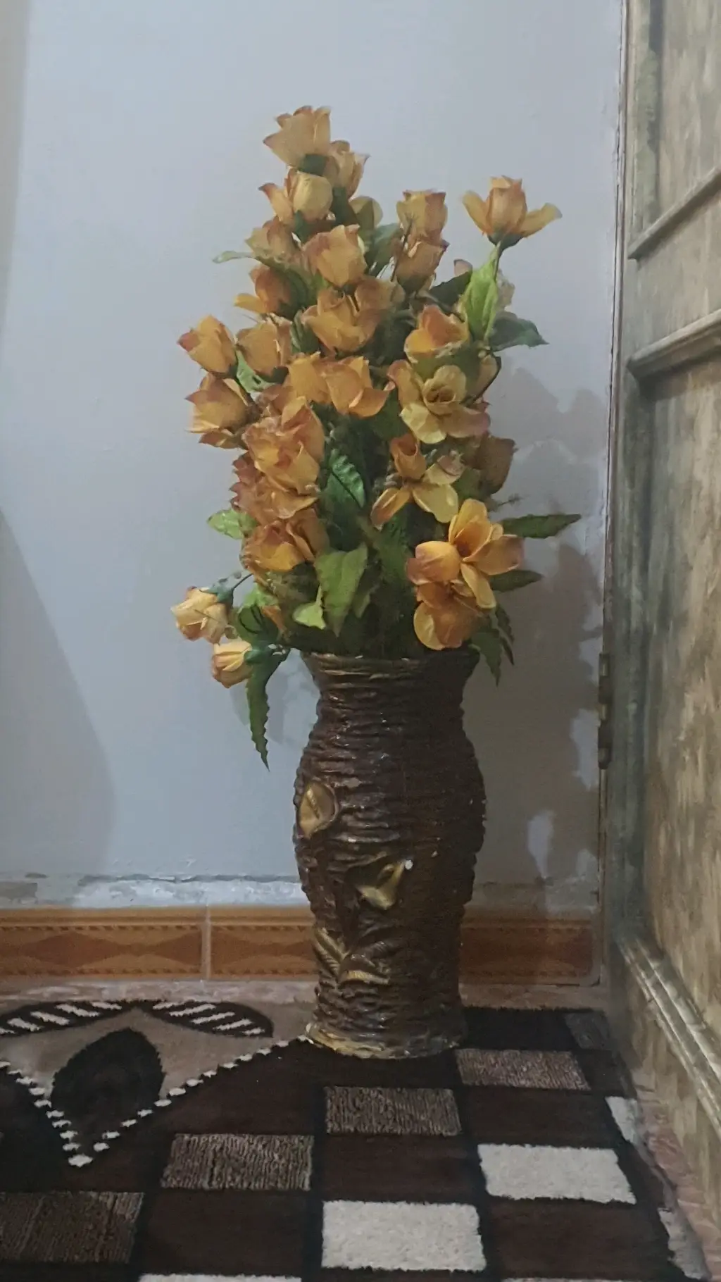 فازة فخار مع ورد