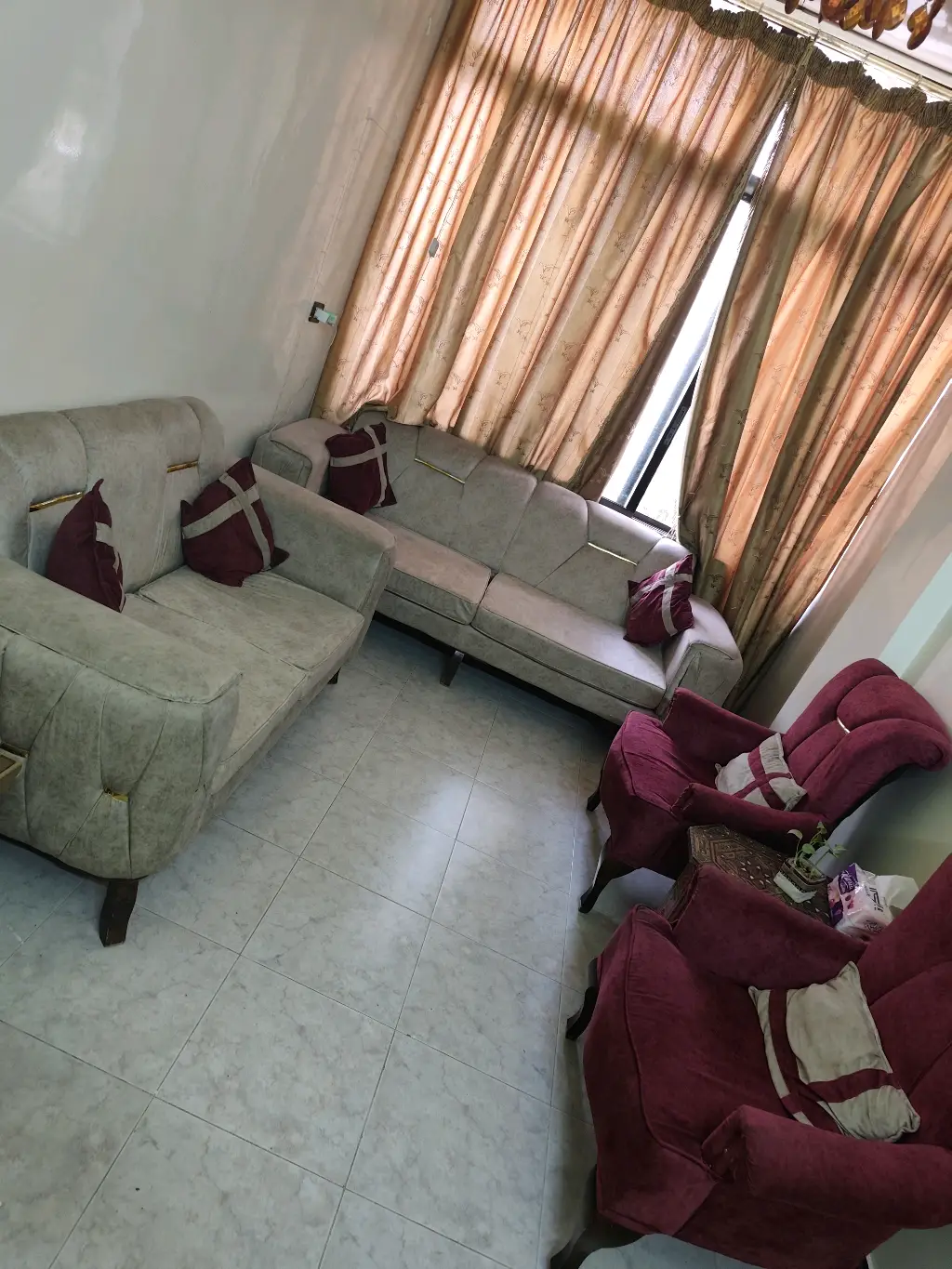 مطلوب كنبايات لون فاتح