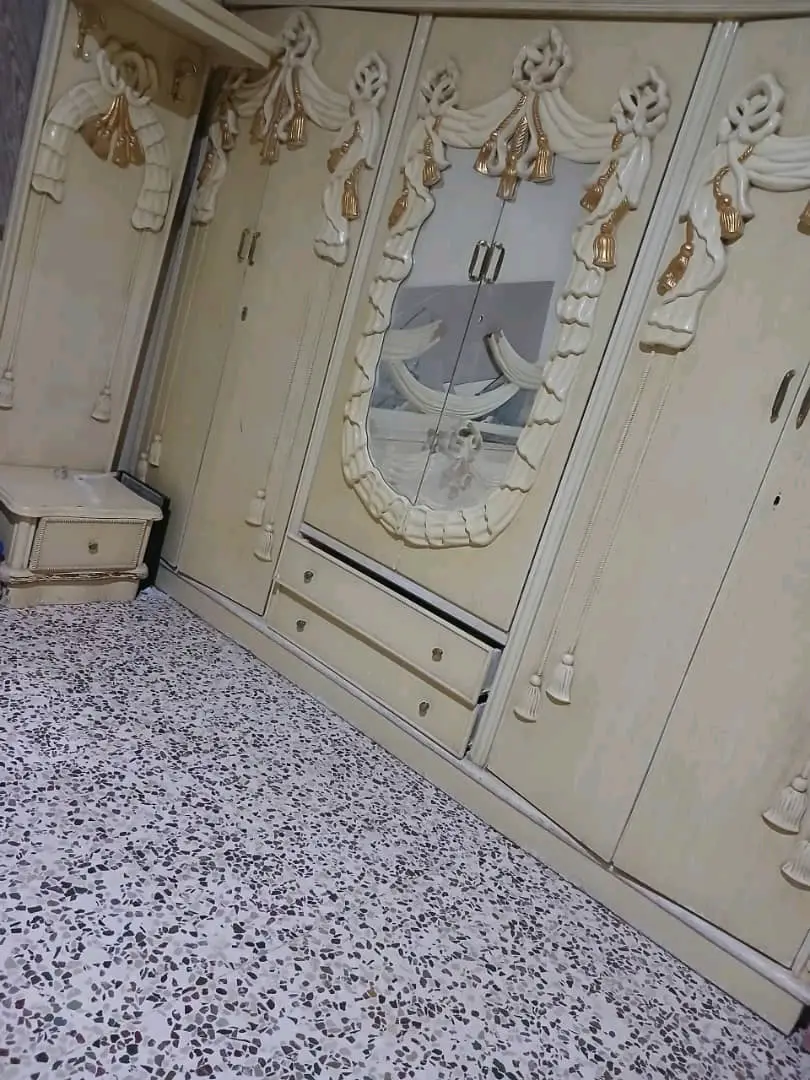 غرفة نوم مستعمل نضيفة جدا