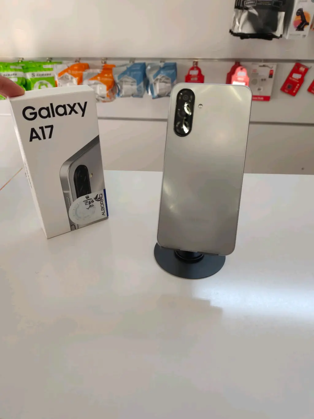 Galaxy A17لقطة جديد مع كفالة البراق وعرض انترنت