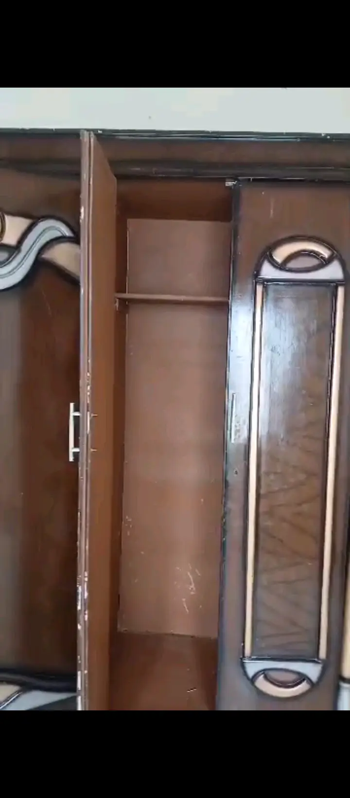 خزانة ثلاث أبواب للبيع