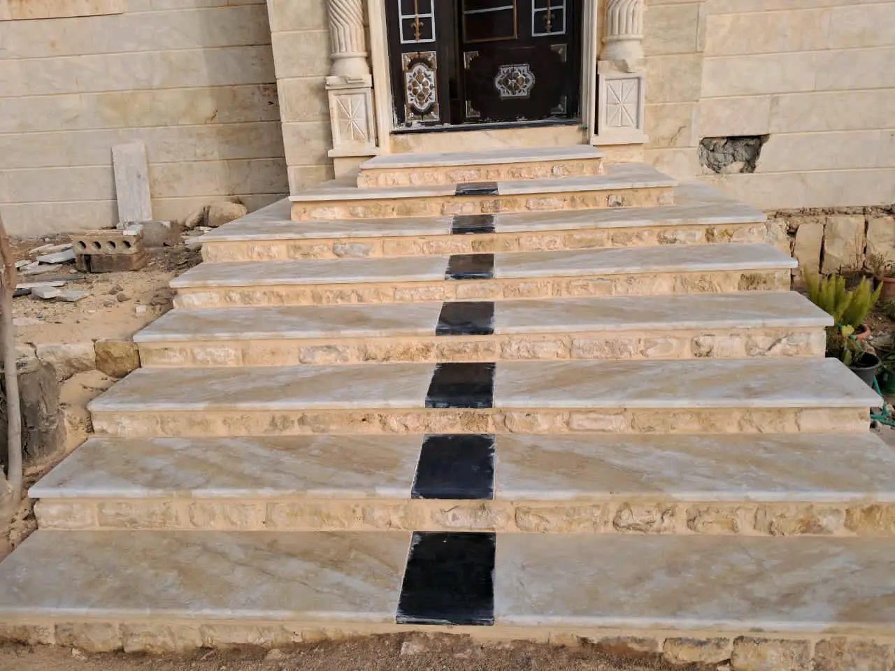 مطلوب شقة للإيجار ٣ غرف