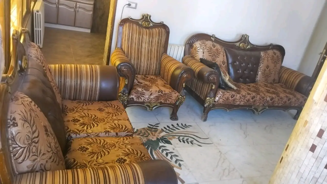 كنب عالي الجودة للبيع