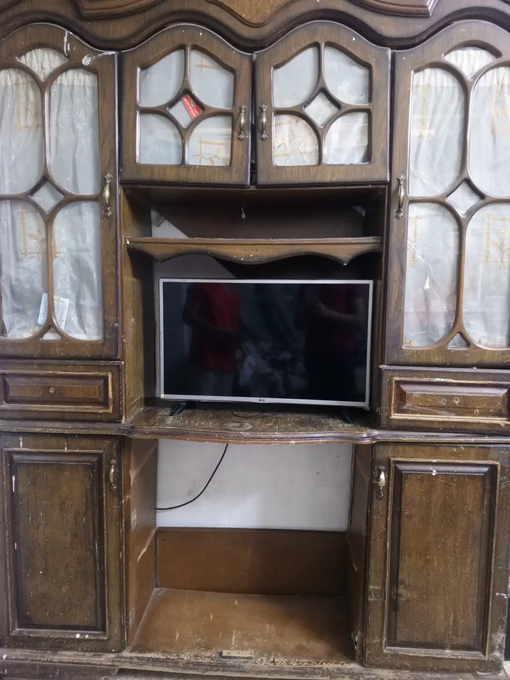 خزانة مستعملة للبيع