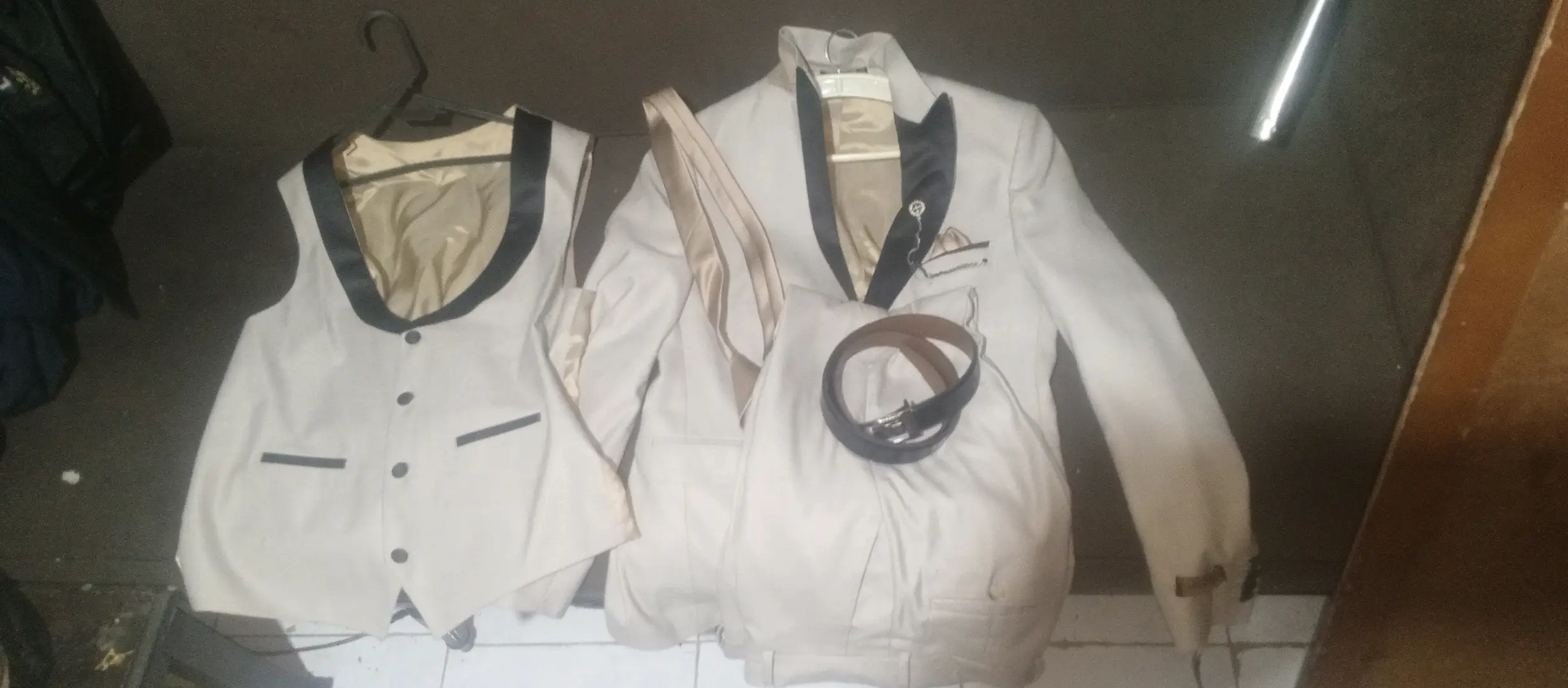 البسة رجالي