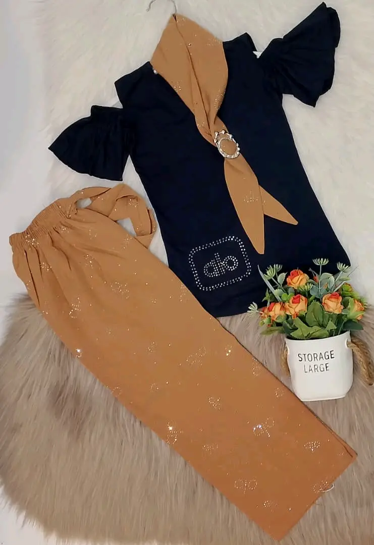 طقم بناتي وسط